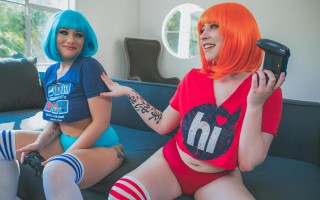 Sexy gamer babes Amilia Onyx & Hadley Viscara scissoring